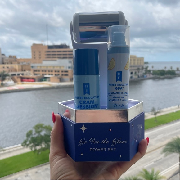 NWT GO FOR THE GLOW Higher Education Skincare x Vanity Planet Set Blue - Picture 1 of 5